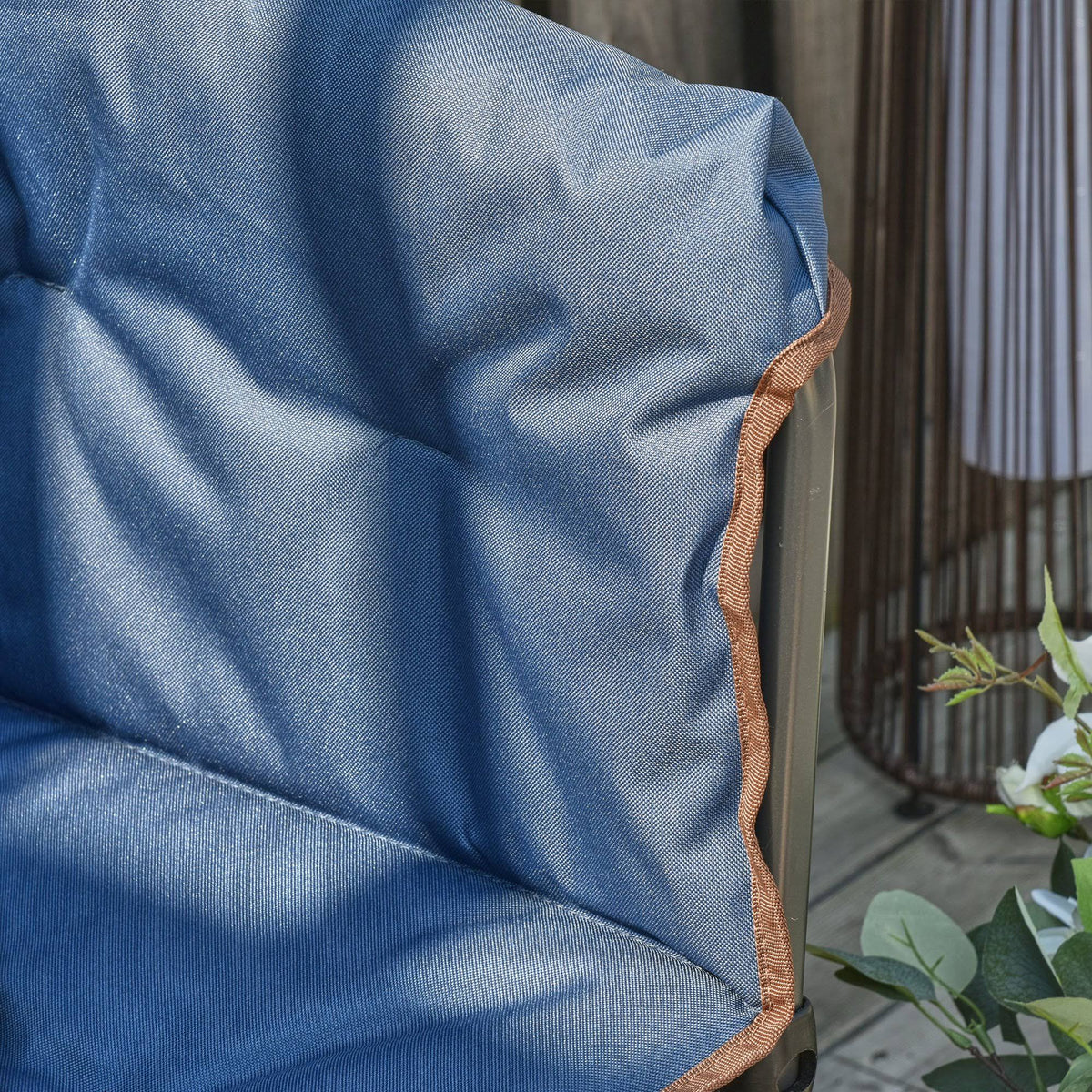 Oversize Padded Director Lawn Chair with Side Table D138