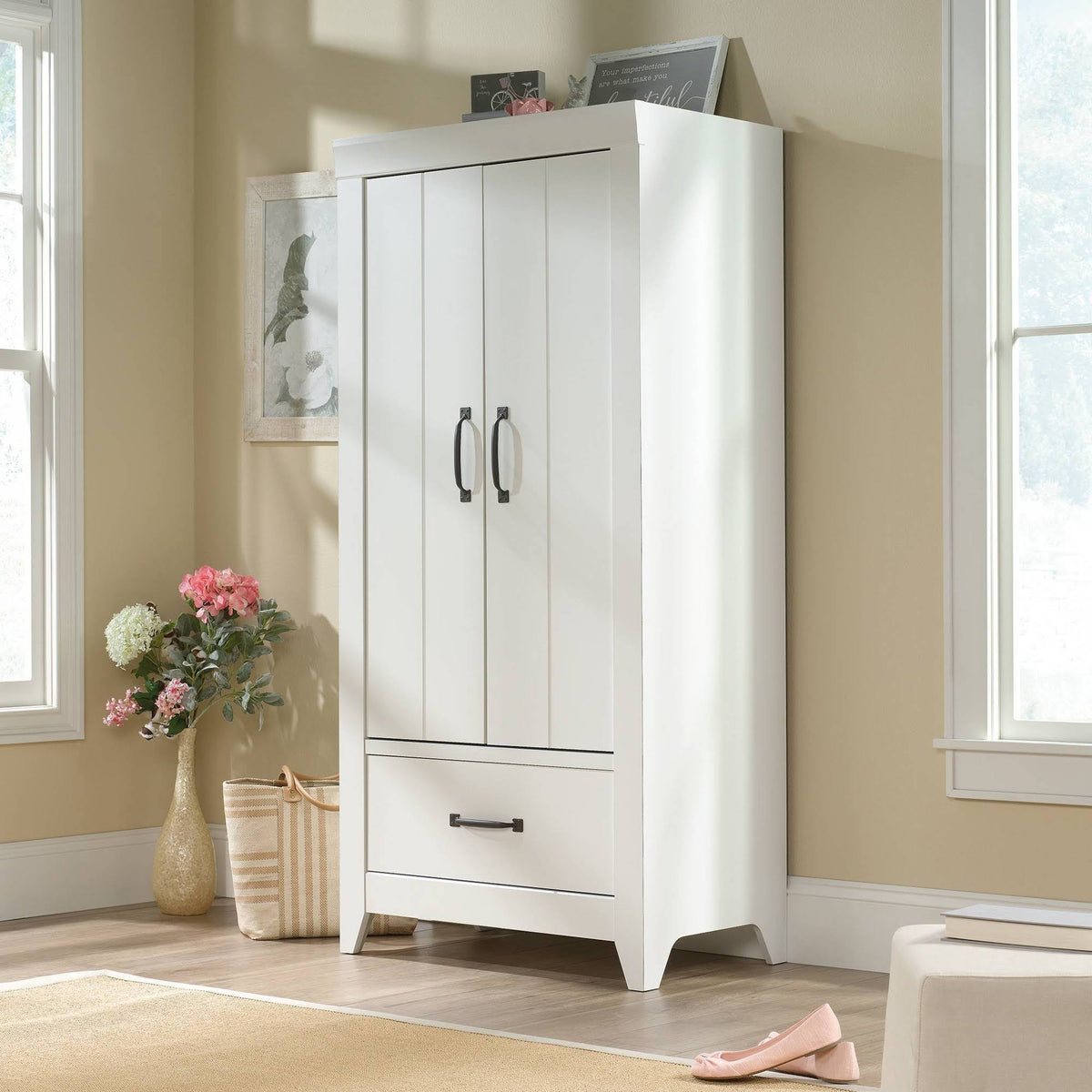 Soft White Storage Wardrobe R618407