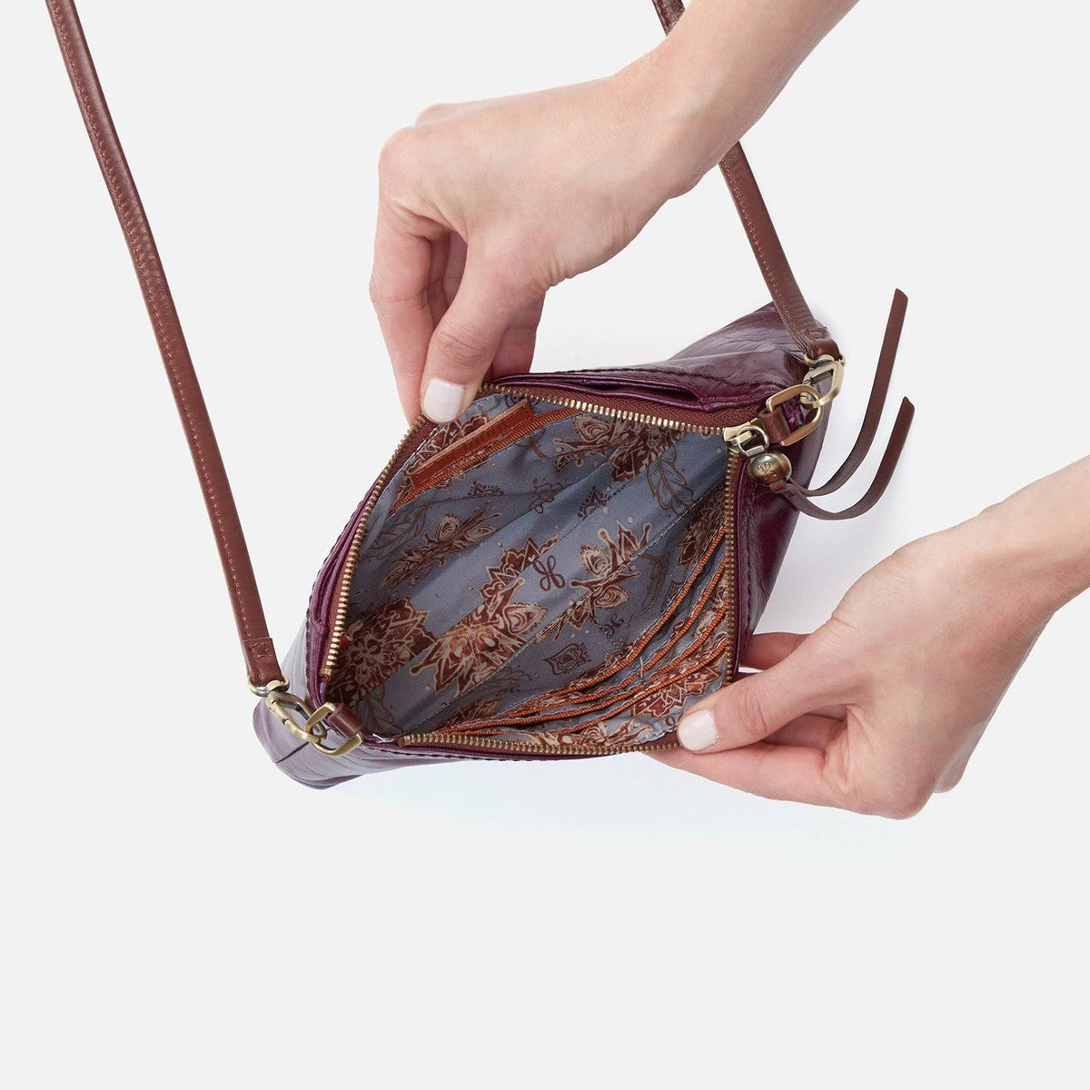 Cardinal Crossbody C52963