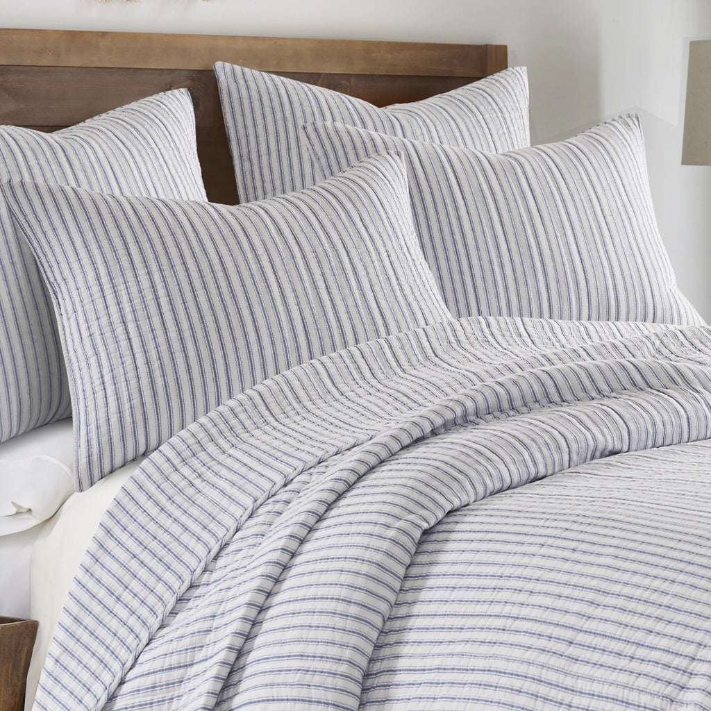 Blue Reversible Cotton Quilt Set with Two Pillow Shams Y77455