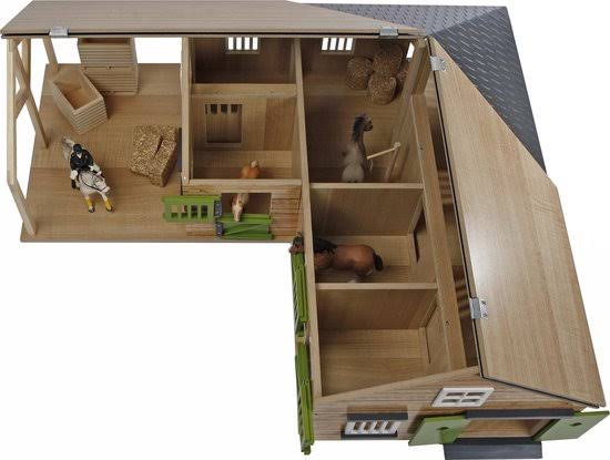 1-24 Scale Horse Stable with 4 Box Storage & Wash Box C2306